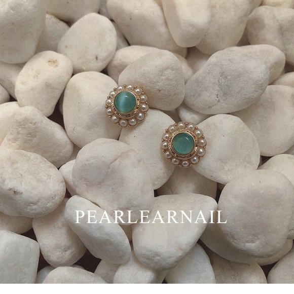 💙💕💕Last oneGreen Cat Eye Stone Style Pearl Stud Earrings - Picture 7 of 13